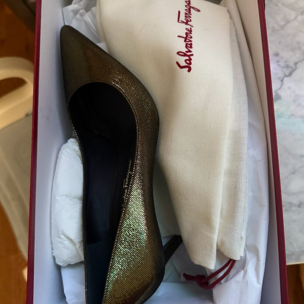 Ferragamo heels size 7 - brand new